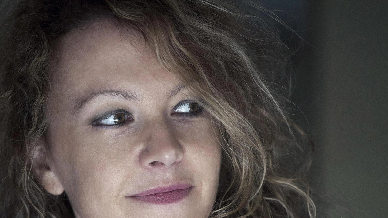 Lucia Valcepina racconta la vita di una donna straordinaria nel romanzo "Primordiale bellezza" Lucia Valcepina racconta la vita di una donna straordinaria nel romanzo "Primordiale bellezza"