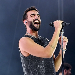 La scaletta del concerto di Marco Mengoni 2025: uno show tra pop e tragedia greca. Come arrivare a San Siro