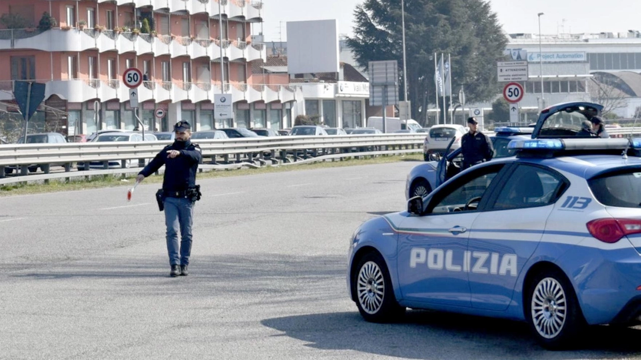 Fermato dalla polizia a Verano: il 55enne incassava dai clienti i soldi delle finte pratiche e poi spariva Fermato dalla polizia a Verano: il 55enne incassava dai clienti i soldi delle finte pratiche e poi spariva