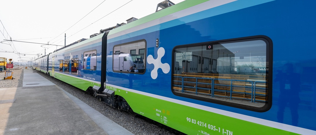 Ottantenne bresciano fotografato mentre molesta un tredicenne sull’autobus a Rimini: alla fermata scende e viene arrestato