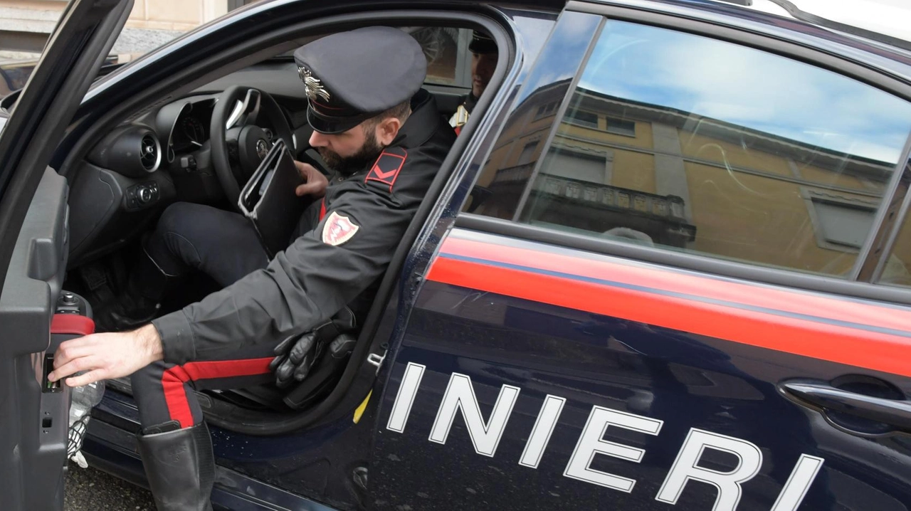Una pattuglia di carabinieri in azione