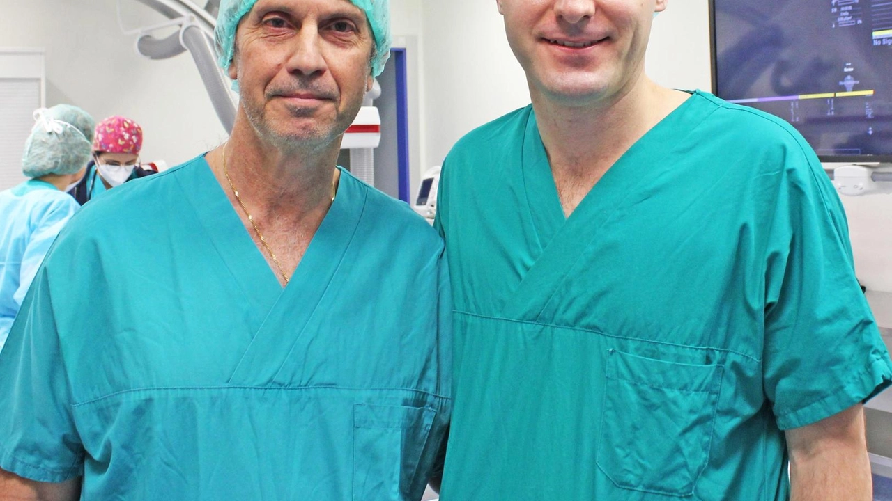 Da sinistra il dottore Gian Luigi Natali e il dottor Paolo Marra dell’equipe medica dell’Ospedale Papa Giovanni XXIII di Bergamo Da sinistra il dottore Gian Luigi Natali e il dottor Paolo Marra dell’equipe medica dell’Ospedale Papa Giovanni XXIII di Bergamo