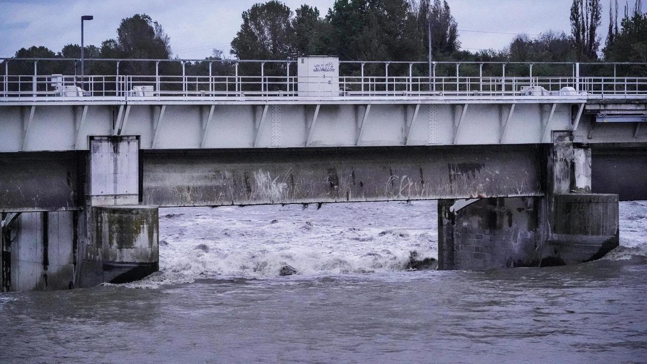 Il fiume Po ingrossato per le intense piogge Il fiume Po ingrossato per le intense piogge