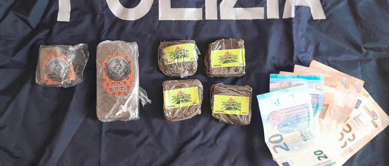 Spacciava hashish al dettaglio nel centro del capoluogo. Arrestato con la fidanzata