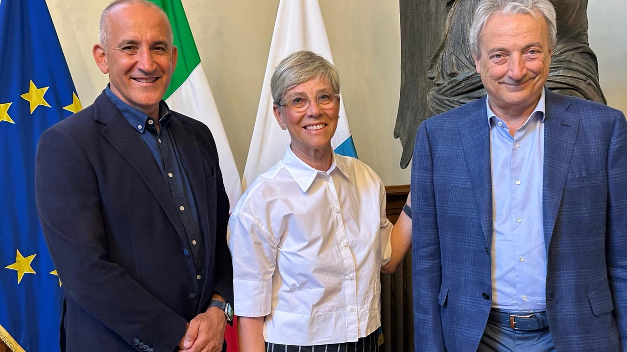 L’incontro in Comune tra l’ad di A2a Renato Mazzoncini, il sindaco Laura Castelletti e il presidente del Feralpi-Salò Giuseppe Pasini L’incontro in Comune tra l’ad di A2a Renato Mazzoncini, il sindaco Laura Castelletti e il presidente del Feralpi-Salò Giuseppe Pasini