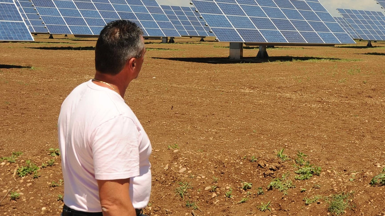 Per l’. impianto fotovoltaico a terra è prevista una potenza elettrica pari a 3.165 megawatt su 48mila metri quadrati di proprietà privata tra via Quasimodo e via Martinella Per l’. impianto fotovoltaico a terra è prevista una potenza elettrica pari a 3.165 megawatt su 48mila metri quadrati di proprietà privata tra via Quasimodo e via Martinella