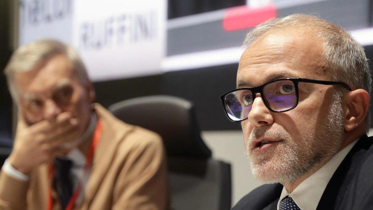 Ernesto Maria Ruffini e, sullo sfondo, l’ex ministro Graziano Delrio Ernesto Maria Ruffini e, sullo sfondo, l’ex ministro Graziano Delrio