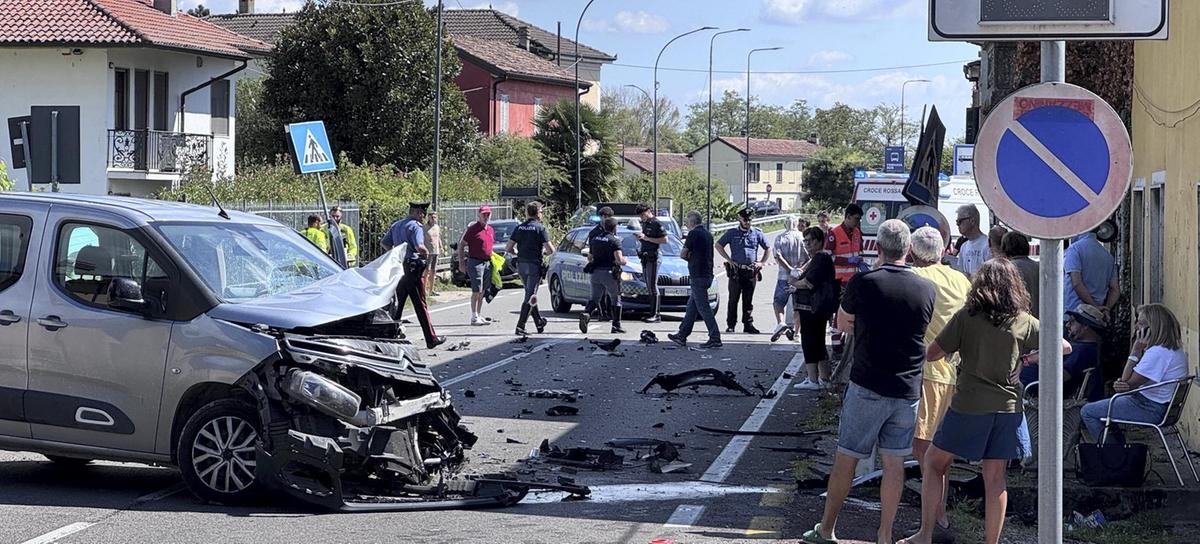 Tragica gita fuori porta. Scontro tra moto e furgone: donna muore sul colpo Tragica gita fuori porta. Scontro tra moto e furgone: donna muore sul colpo
