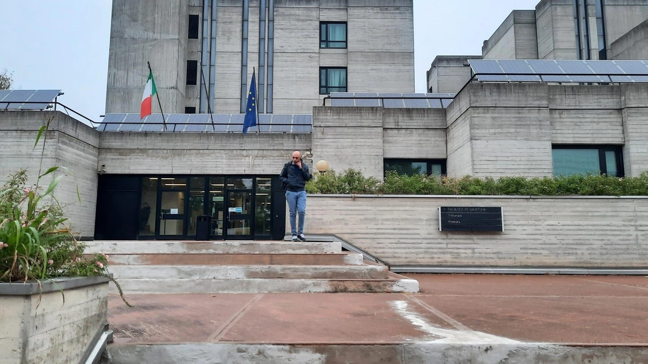 Si va verso il rito abbreviato per la violazione di domicilio avvenuta poco prima di Pasqua in un motel abbandonato... Si va verso il rito abbreviato per la violazione di domicilio avvenuta poco prima di Pasqua in un motel abbandonato...