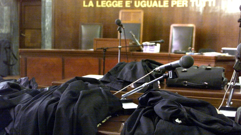 Un'aula di tribunale (Foto archivio Ansa) Un'aula di tribunale (Foto archivio Ansa)