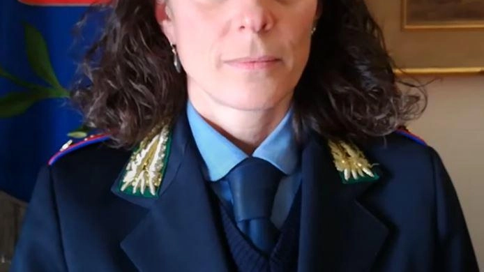 Una fuga nel parco: abbandona lo zaino con la droga, alla vista della polizia locale. Durante un controllo nel parco... Una fuga nel parco: abbandona lo zaino con la droga, alla vista della polizia locale. Durante un controllo nel parco...