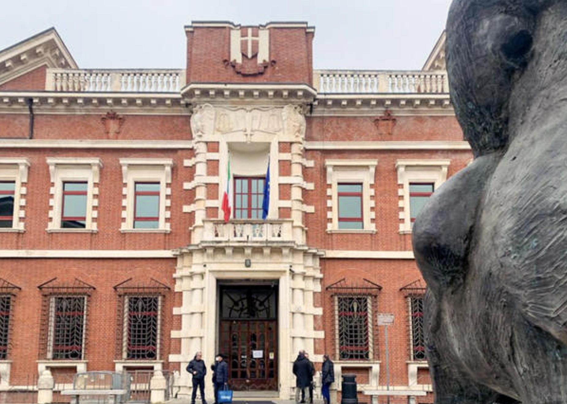 Il tentato omicidio del pusher. Condannati due carabinieri. Il terzo patteggia “solo“ la rapina Il tentato omicidio del pusher. Condannati due carabinieri. Il terzo patteggia “solo“ la rapina