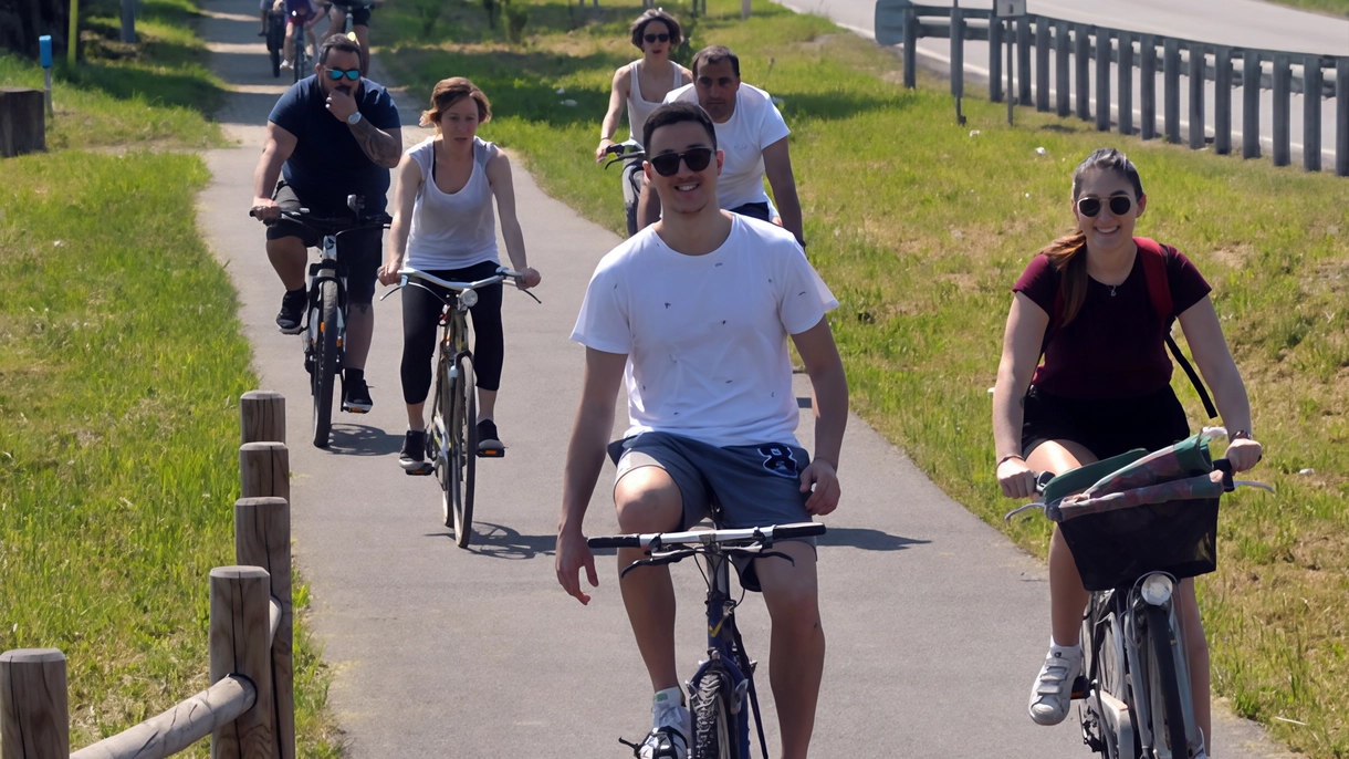 La convenzione tra Regione e Comuni per la pista ciclabile a Truccazzano chiude vecchi conti e permette ai residenti di raggiungere la stazione in sicurezza. La convenzione tra Regione e Comuni per la pista ciclabile a Truccazzano chiude vecchi conti e permette ai residenti di raggiungere la stazione in sicurezza.