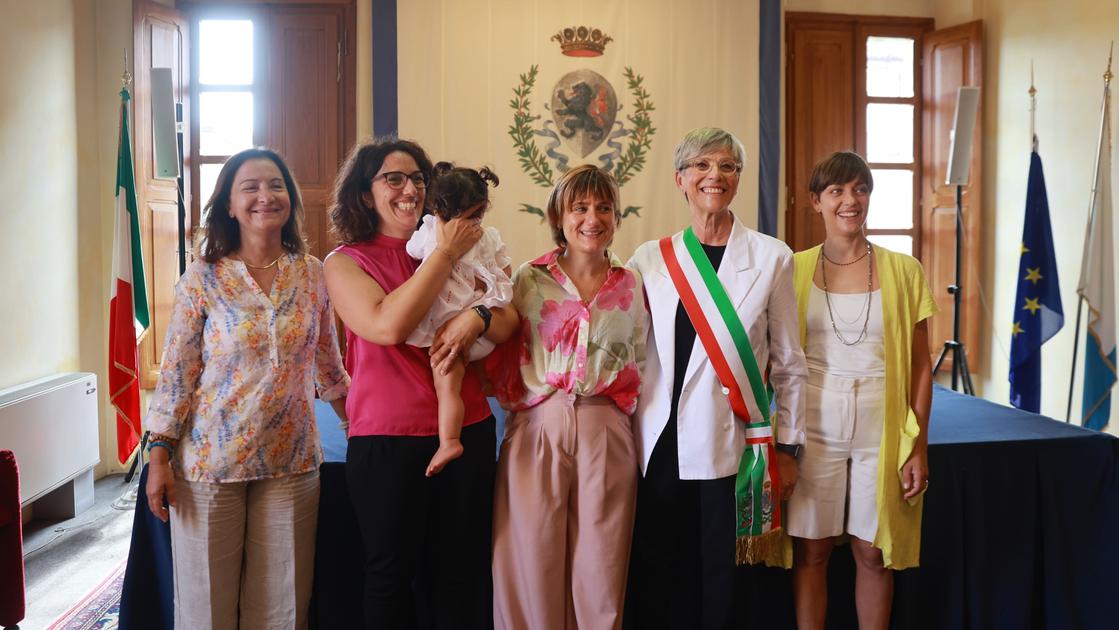 Vincenza, Anna e il diritto di essere madri: “Ora siamo una famiglia anche per lo Stato. La società? Più avanti delle istituzioni” Vincenza, Anna e il diritto di essere madri: “Ora siamo una famiglia anche per lo Stato. La società? Più avanti delle istituzioni”
