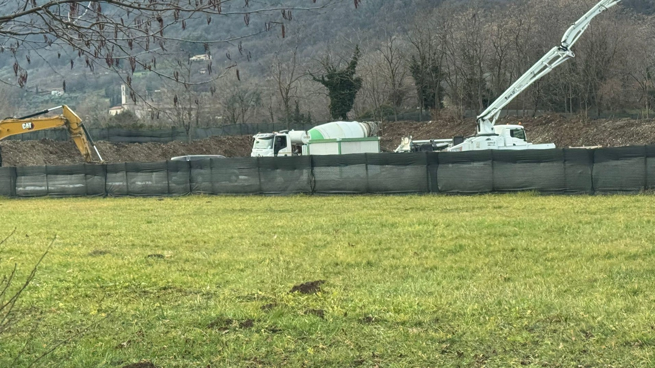 Legambiente polemizza contro la realizzazione dello stabile di una azienda agricola (una cantina) nell’area delle Polle a Iseo Legambiente polemizza contro la realizzazione dello stabile di una azienda agricola (una cantina) nell’area delle Polle a Iseo