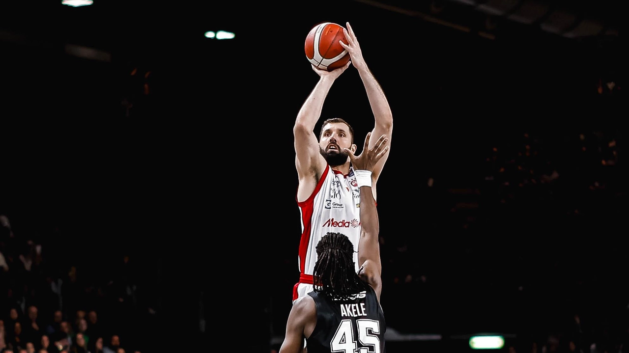 A Milano non è bastata la buona prova di Nikola Mirotic, autore di 22 punti di cui 10 però nel primo periodo A Milano non è bastata la buona prova di Nikola Mirotic, autore di 22 punti di cui 10 però nel primo periodo