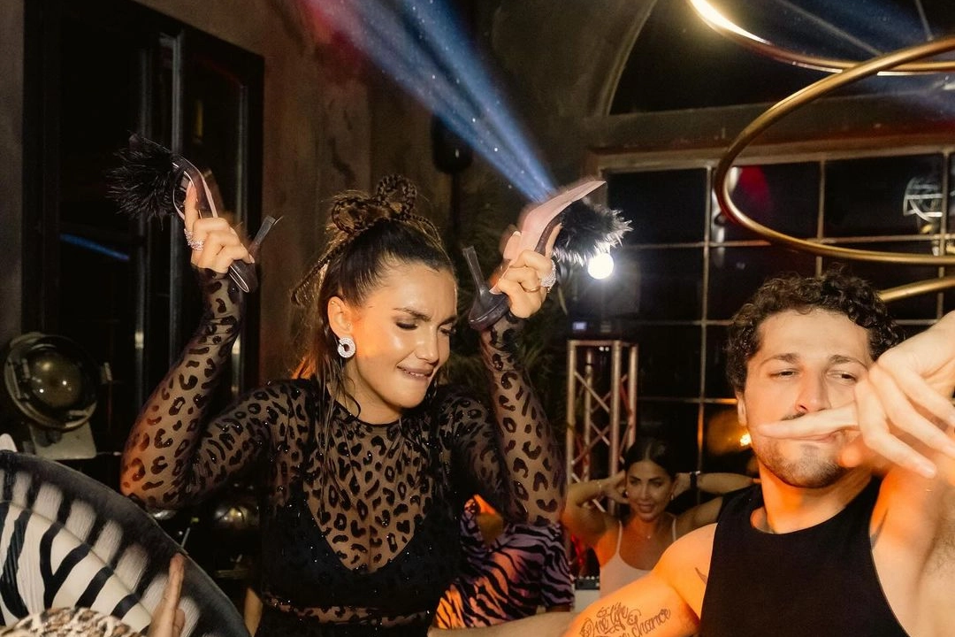 Elettra Lamborghini si diverte ballando per la festa di compleanno