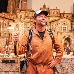 Marco Maccarini: “A piedi in cerca di me stesso, perdersi è la libertà assoluta. La notorietà? Non mi manca. In tv l’unica che mi stregò fu Alanis Morissette”