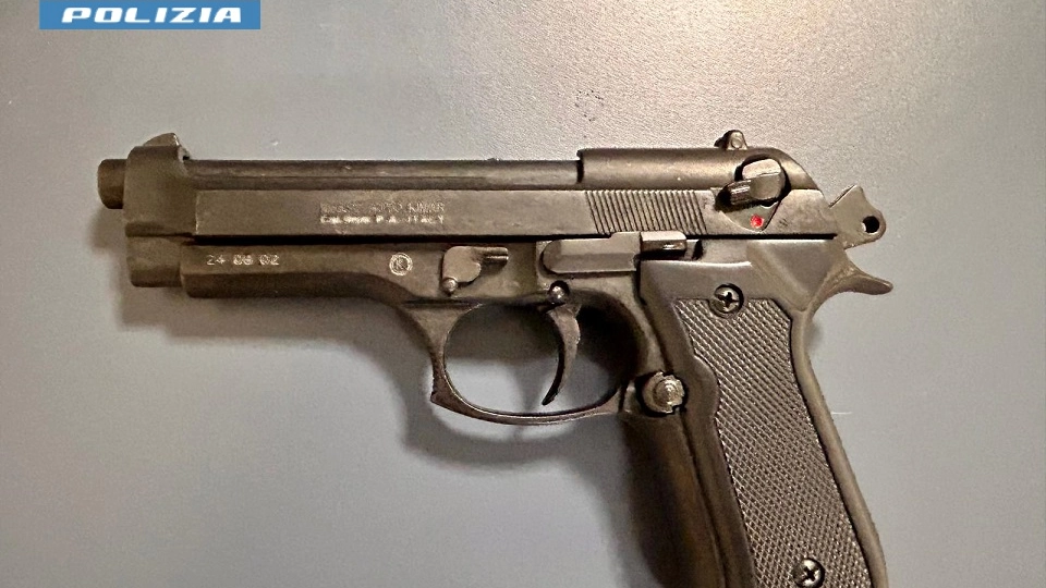 La pistola giocattolo sequestrata