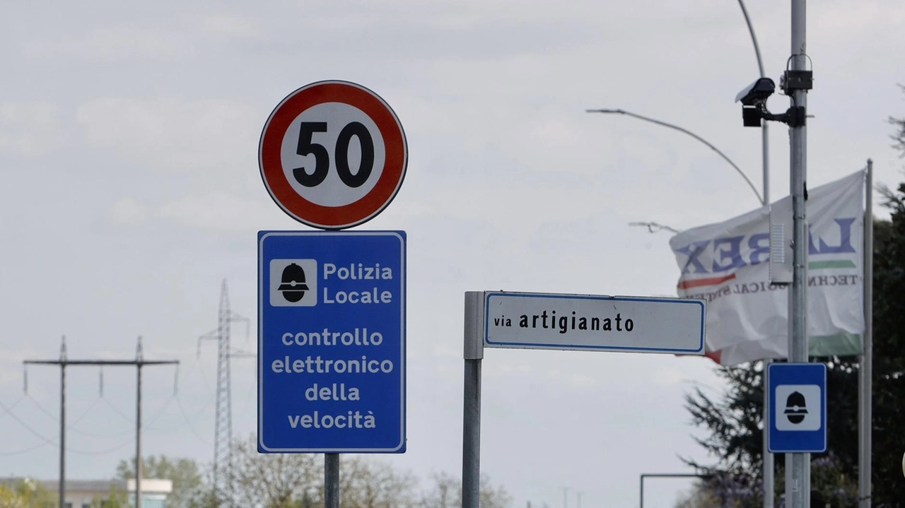 Il giudice di pace di Vigevano annulla altre sessanta multe elevate con l'autovelox di via Lomellina a Gambolò Il giudice di pace di Vigevano annulla altre sessanta multe elevate con l'autovelox di via Lomellina a Gambolò