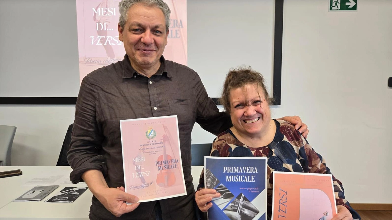 Carmine Picariello (responsabile del settore Cultura) e Claudia Bianchi (vicesindaco e assessora alla Cultura) alla presentazione della rassegna Carmine Picariello (responsabile del settore Cultura) e Claudia Bianchi (vicesindaco e assessora alla Cultura) alla presentazione della rassegna