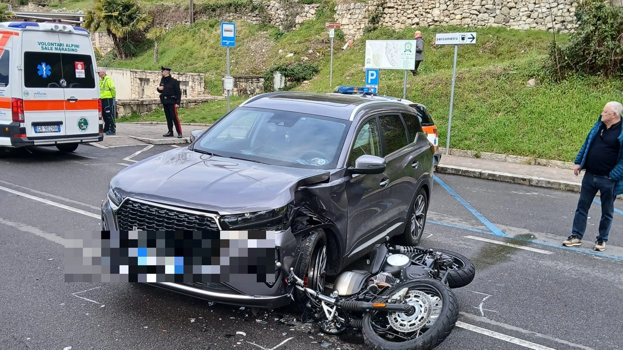 Marone, incidente tra auto e moto