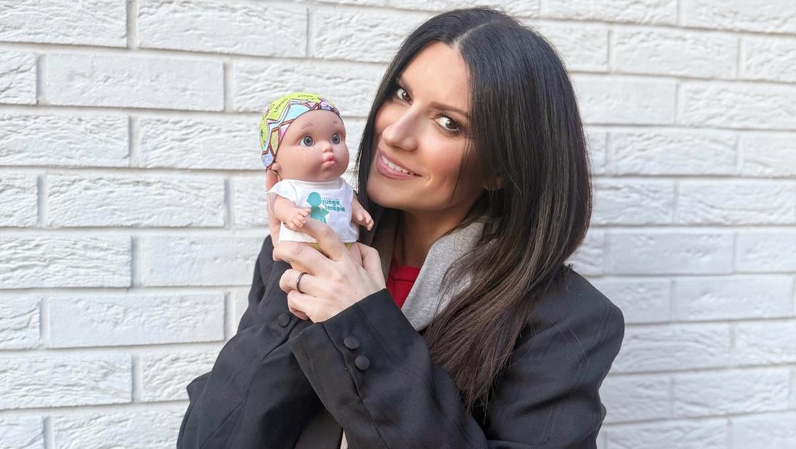 Da Milano a Roma, le bambole solidali Baby Pelones tornano in Italia con Laura Pausini
