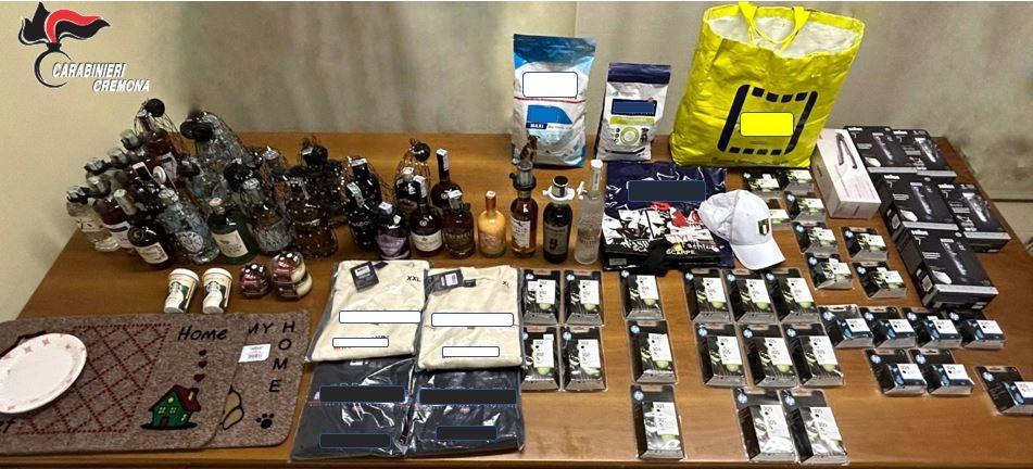 Crema, arrestata la banda dei furti nei negozi: in auto 2700 euro di merce rubata Crema, arrestata la banda dei furti nei negozi: in auto 2700 euro di merce rubata