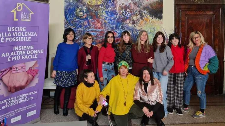Le volontarie della Casa delle donne impegnate nei percorsi all’autonomia Le volontarie della Casa delle donne impegnate nei percorsi all’autonomia