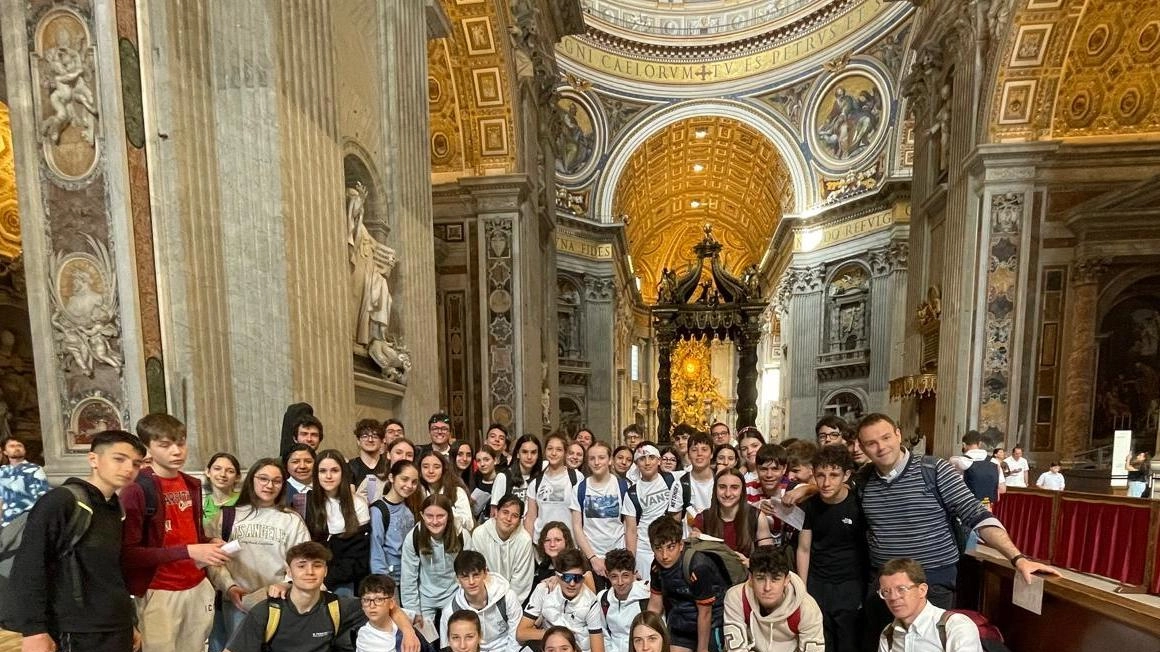 Settemila adolescenti in partenza per il Giubileo e adesso anche per i funerali. Don Guidi: "Programma rivisto per far vivere loro un’esperienza storica. Il pontefice ha aperto un dialogo coraggioso. Ci lascia la sua grande fiducia in loro".