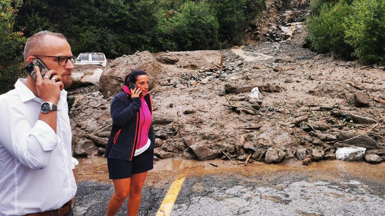 La Regione Lombardia destina quasi 8 milioni di euro per interventi di difesa del suolo e sistemazione di dissesti idrogeologici nei territori montani lombardi, annunciati dall'assessore Massimo Sertori. La misura mira a supportare la valorizzazione e la sicurezza delle aree montane colpite da eventi estremi. La Regione Lombardia destina quasi 8 milioni di euro per interventi di difesa del suolo e sistemazione di dissesti idrogeologici nei territori montani lombardi, annunciati dall'assessore Massimo Sertori. La misura mira a supportare la valorizzazione e la sicurezza delle aree montane colpite da eventi estremi.
