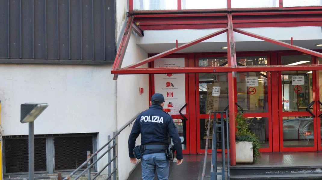 L’ingresso dell’Enaip di via Uberti a Varese dove era stata aggredita l'insegnante L’ingresso dell’Enaip di via Uberti a Varese dove era stata aggredita l'insegnante