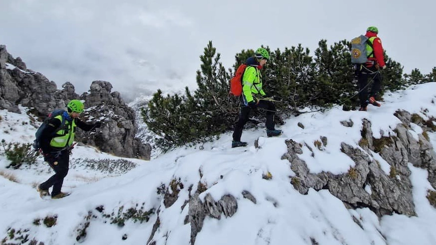 L'intervento del soccorso alpino si è rivelato essenziale per portare il 47enne a valle sano e salvo L'intervento del soccorso alpino si è rivelato essenziale per portare il 47enne a valle sano e salvo