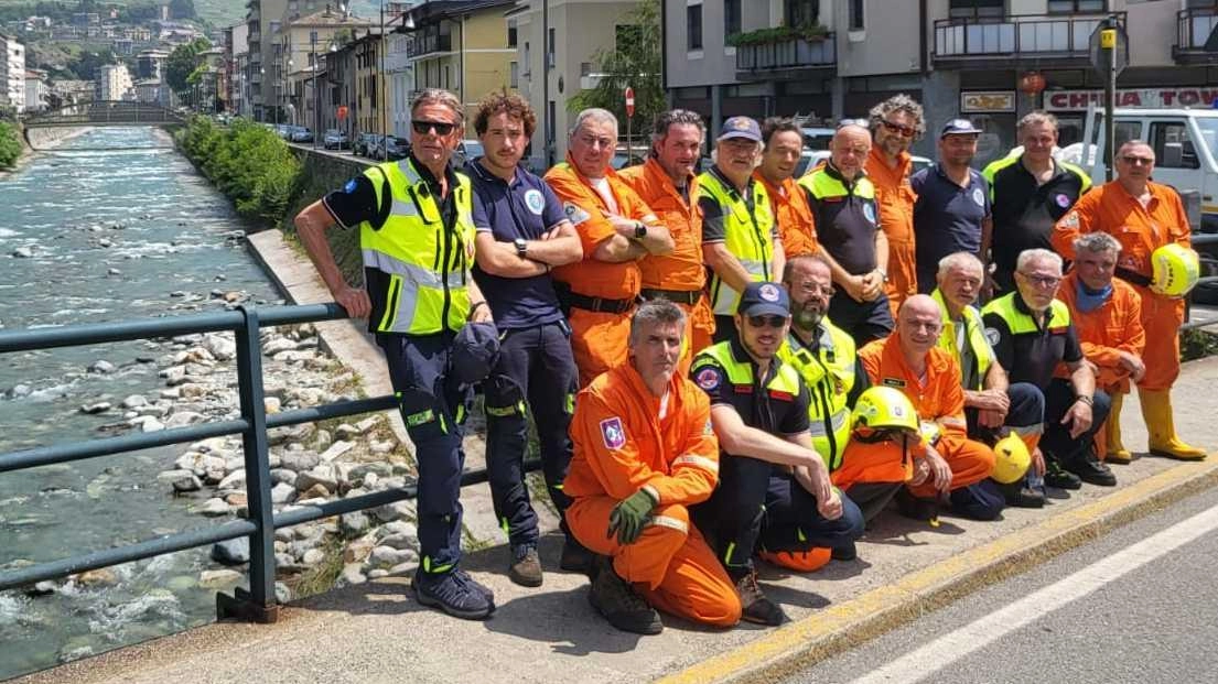 Sondrio, volontari impegnati nella pulizia del torrente per la sicurezza Sondrio, volontari impegnati nella pulizia del torrente per la sicurezza