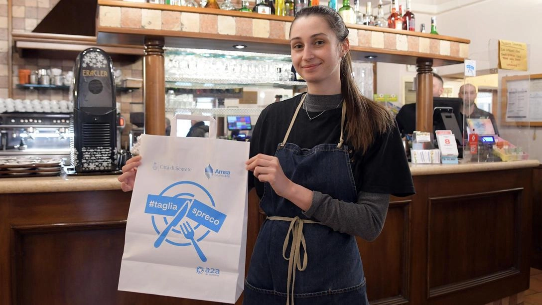 La città dichiara guerra agli sprechi alimentari. Come? Col progetto #tagliaspreco, un programma che coinvolge 24 tra bar e... La città dichiara guerra agli sprechi alimentari. Come? Col progetto #tagliaspreco, un programma che coinvolge 24 tra bar e...