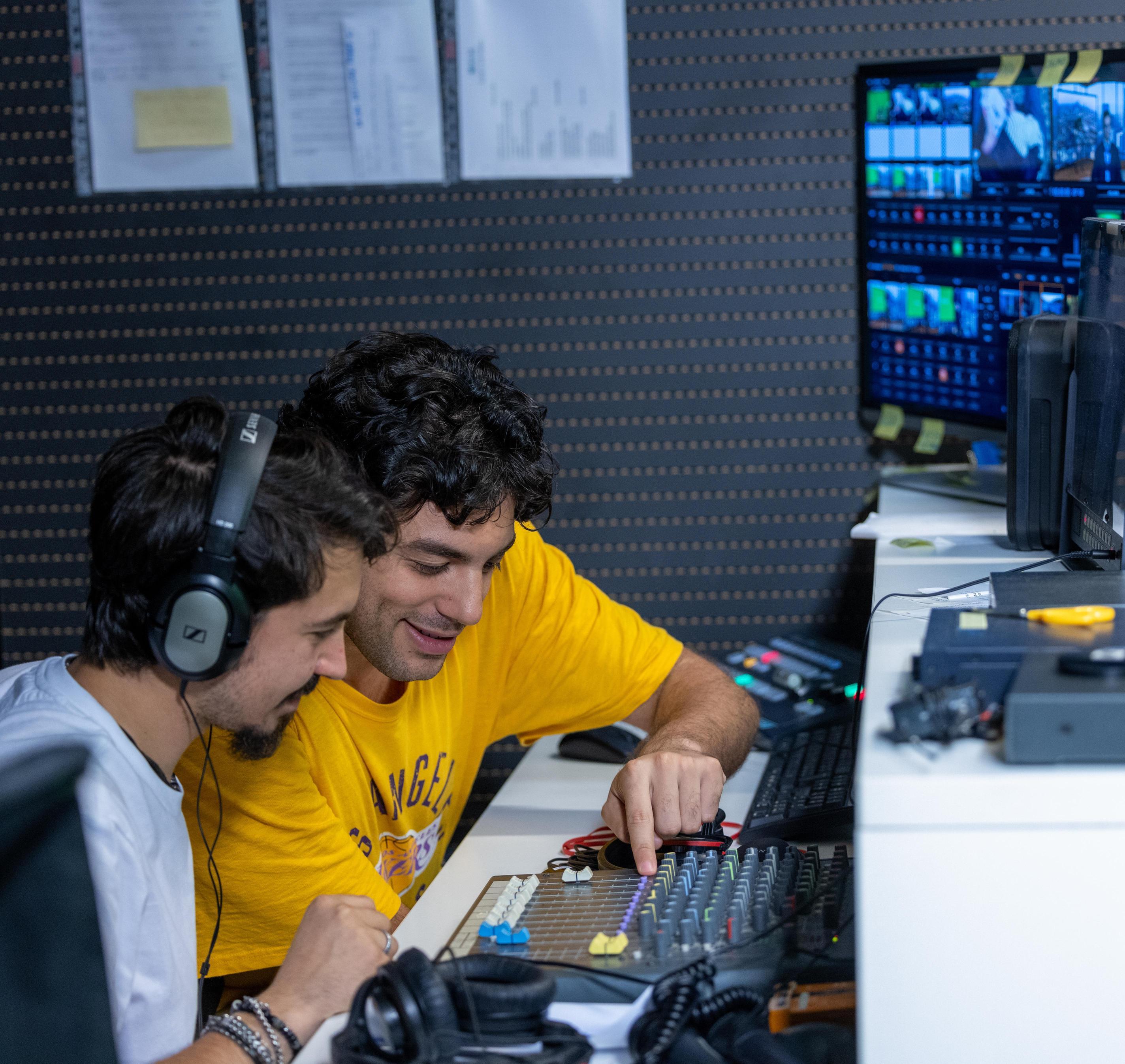 Iulm, ponte tra campus e lavoro: "Azzeriamo il gap tra profili e mercato" Iulm, ponte tra campus e lavoro: "Azzeriamo il gap tra profili e mercato"