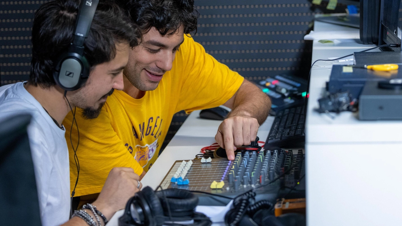Piani di studio aggiornati con i professionisti di arti, moda e turismo. I dati e le storie dei laureati Piani di studio aggiornati con i professionisti di arti, moda e turismo. I dati e le storie dei laureati