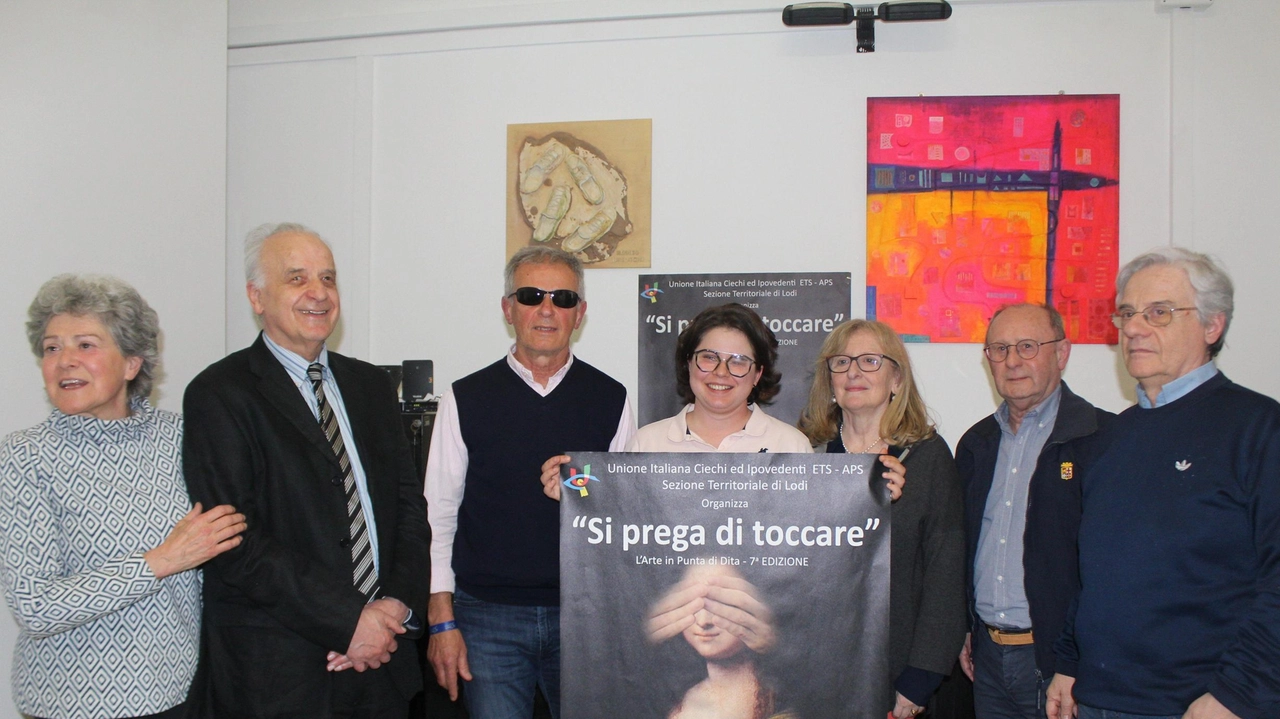Come si potrebbe ammirare un’opera d’arte con gli occhi bendati? Come potremmo percepire la bellezza di una scultura al buio?...