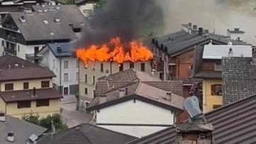 Paura nel centro storico di Corteno Golgi in Valle Camonica, a pochi distanza dal confine con la provincia di... Paura nel centro storico di Corteno Golgi in Valle Camonica, a pochi distanza dal confine con la provincia di...