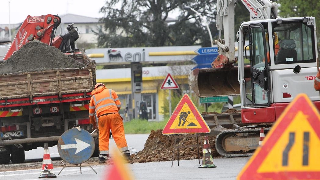 Un cantiere di BrianzAcque contro la dispersione idrica della rete Un cantiere di BrianzAcque contro la dispersione idrica della rete