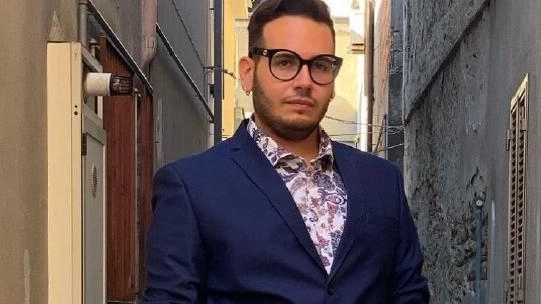 Andrea Bossi 26 anni è stato ucciso con una coltellata alla gola nel gennaio 2024 nell’abitazione di via Mascheroni Sotto accusa gli amici Douglas Carolo e Michele Caglioni Andrea Bossi 26 anni è stato ucciso con una coltellata alla gola nel gennaio 2024 nell’abitazione di via Mascheroni Sotto accusa gli amici Douglas Carolo e Michele Caglioni