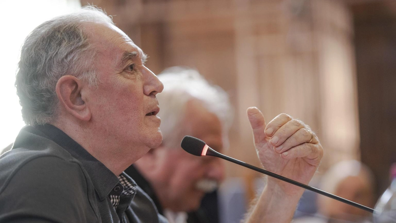 A Cagliari, l'ex di Avanguardia nazionale colpito a un braccio A Cagliari, l'ex di Avanguardia nazionale colpito a un braccio