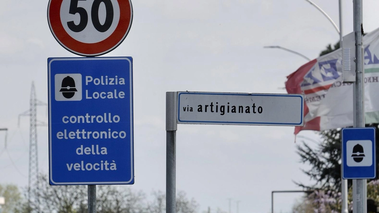 La polemica sull'autovelox di Gambolò si intensifica con ricorsi su presunte irregolarità. Giudici annullano multe, sollevando dubbi sull'omologazione dei dispositivi. La polemica sull'autovelox di Gambolò si intensifica con ricorsi su presunte irregolarità. Giudici annullano multe, sollevando dubbi sull'omologazione dei dispositivi.