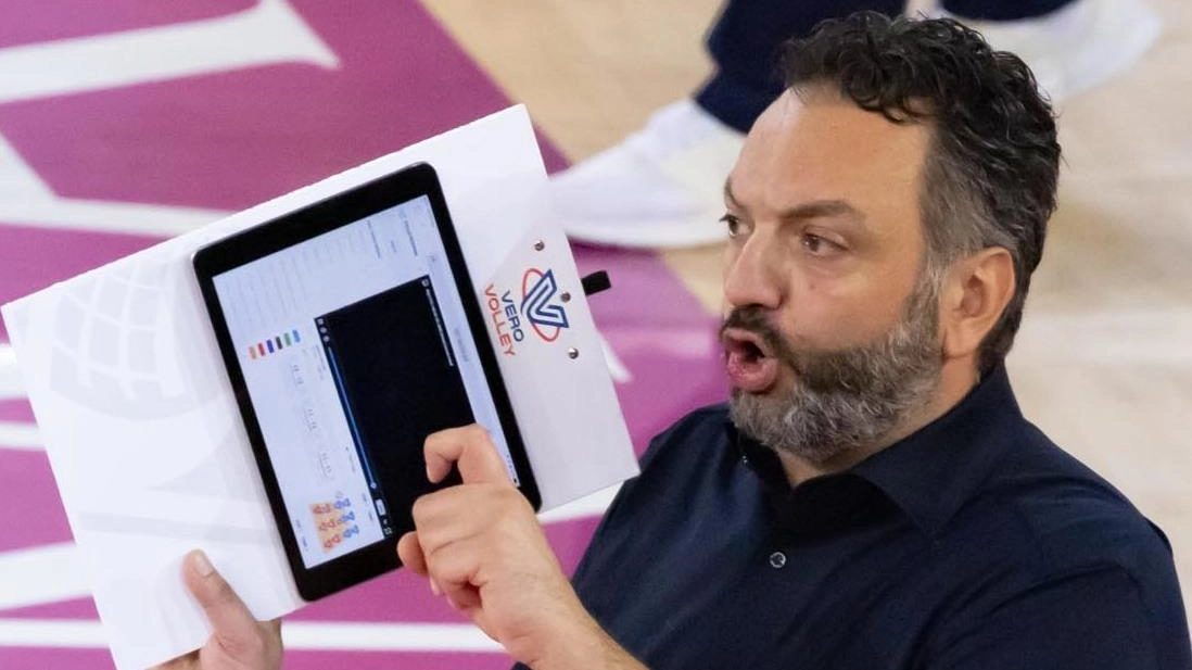 La Numia Vero Volley Monza sfida la Bartoccini-Mc Restauri Perugia con l'obiettivo di conquistare punti cruciali in Serie A1 Tigotà, mentre si prepara anche all'esordio in Champions League contro il Porto. Coach Lavarini punta alla continuità di gioco e alla crescita della squadra.