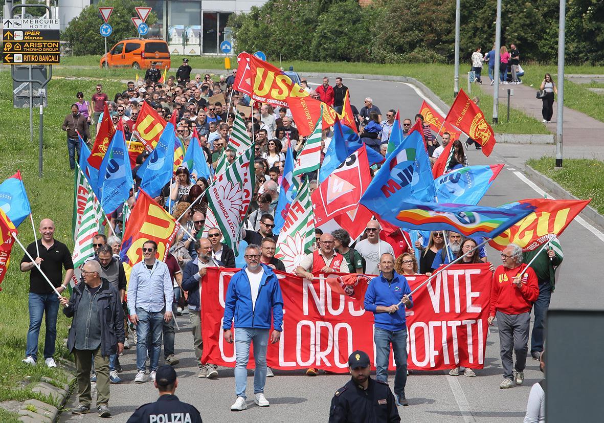 St, la rabbia dopo l’ok al bilancio. Ad Agrate la tensione è alle stelle: "A noi i tagli, a loro i dividendi"