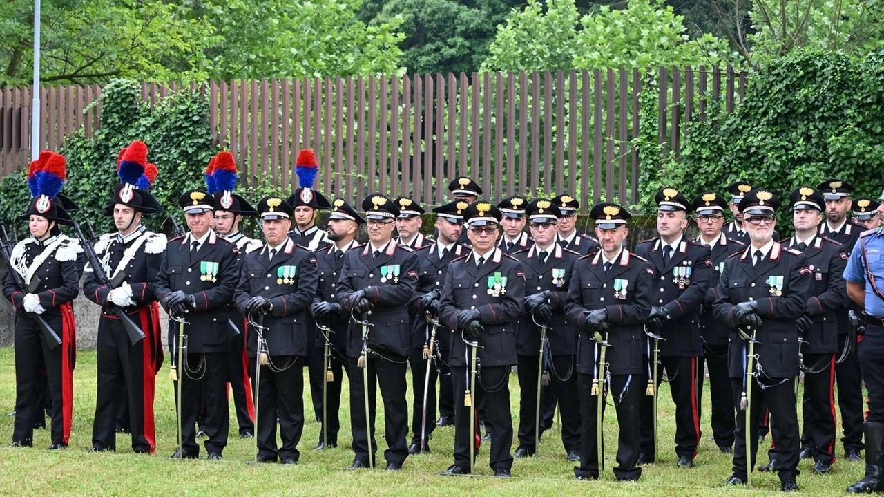 Varese, celebrata la ricorrenza del 211° di fondazione. Il comandante provinciale: la missione è la rassicurazione sociale. Varese, celebrata la ricorrenza del 211° di fondazione. Il comandante provinciale: la missione è la rassicurazione sociale.