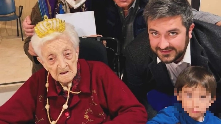 Gina Roma, bisnonna del sindaco di Agnadello Stefano Samarati, ha spento 104 candeline È la più longeva del Cremasco Gina Roma, bisnonna del sindaco di Agnadello Stefano Samarati, ha spento 104 candeline È la più longeva del Cremasco
