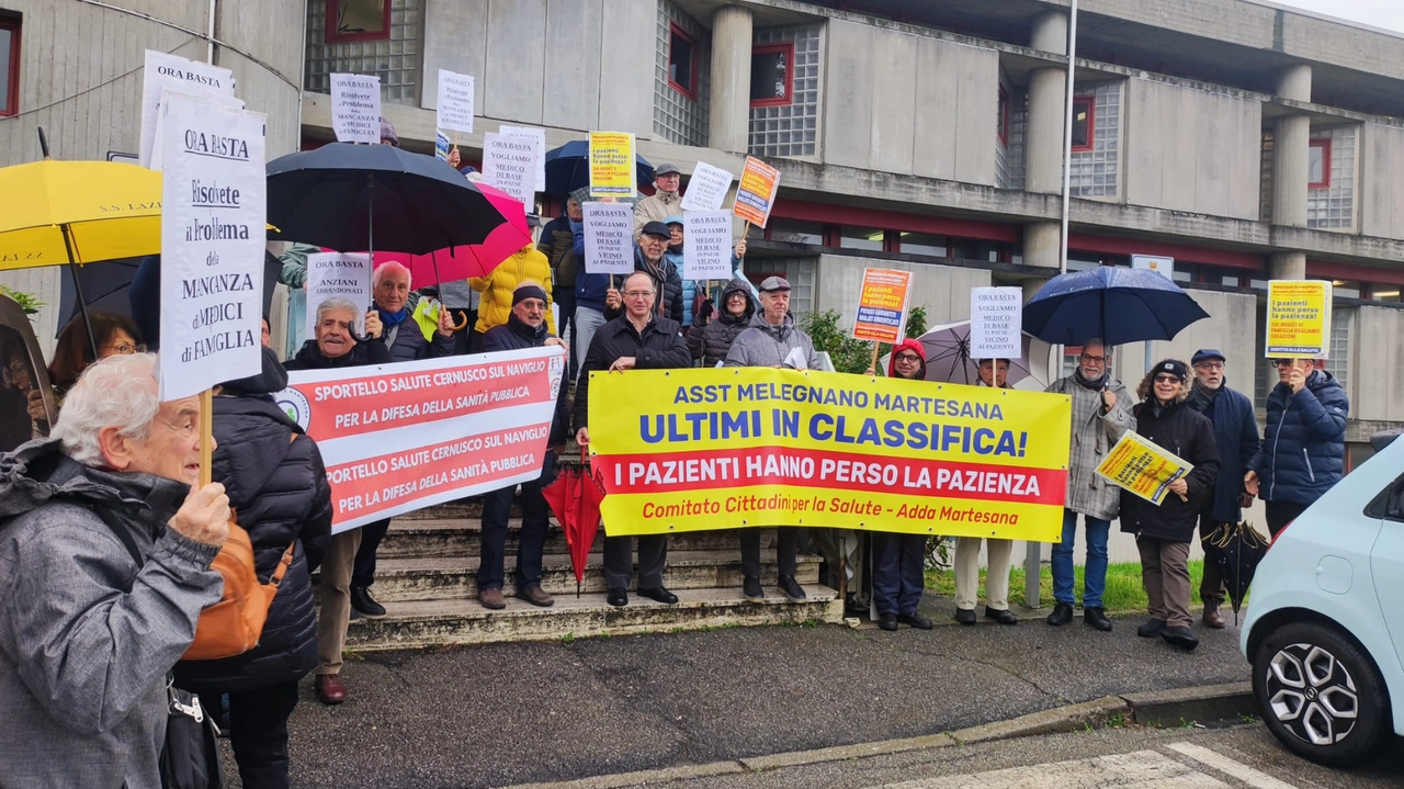 Nuova protesta del Comitato “I pazienti hanno perso la pazienza” nato nell’Adda-Martesana. I malati, “stanchi di essere di Serie C”, erano a Pioltello Nuova protesta del Comitato “I pazienti hanno perso la pazienza” nato nell’Adda-Martesana. I malati, “stanchi di essere di Serie C”, erano a Pioltello