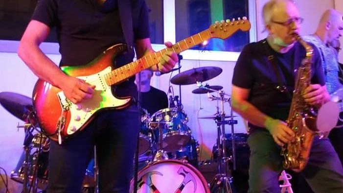 Al The Bank di Monza ci si diverte, spazio pure al pop italiano degli ZeroNove