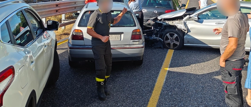 Lecco, maxi tamponamento a catena: sei feriti. Statale 36 bloccata e lunghe code